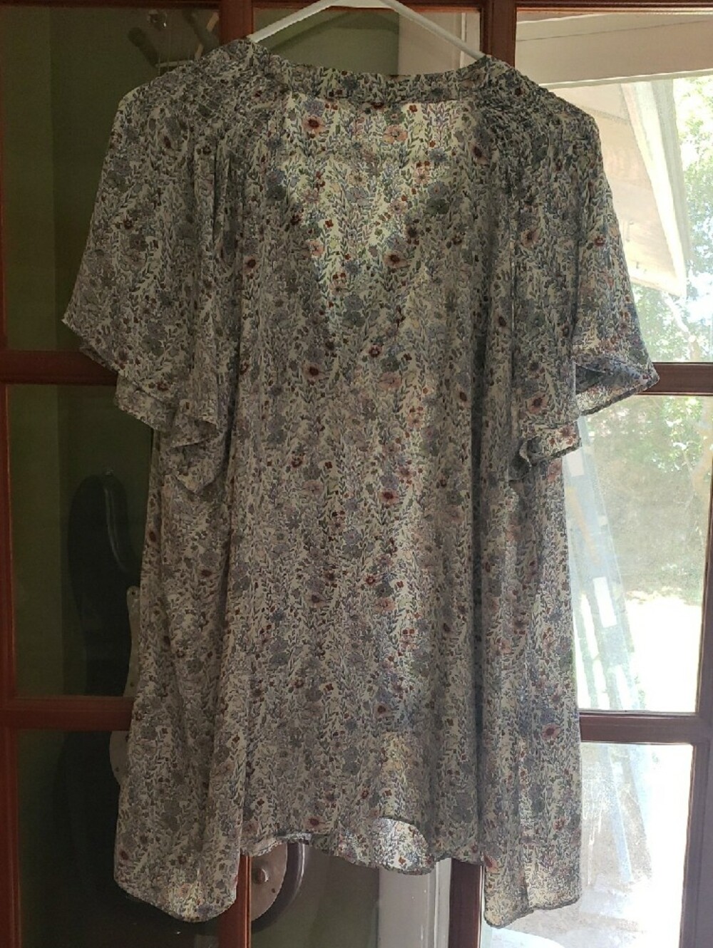Rose & Olive Pastel Floral V Neck Top - Picture 6 of 7